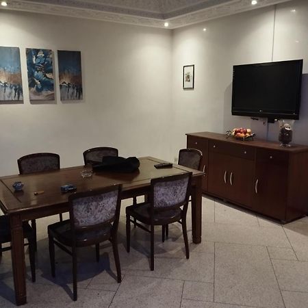 Chez Ali Apartment เกนิตรา ภายนอก รูปภาพ
